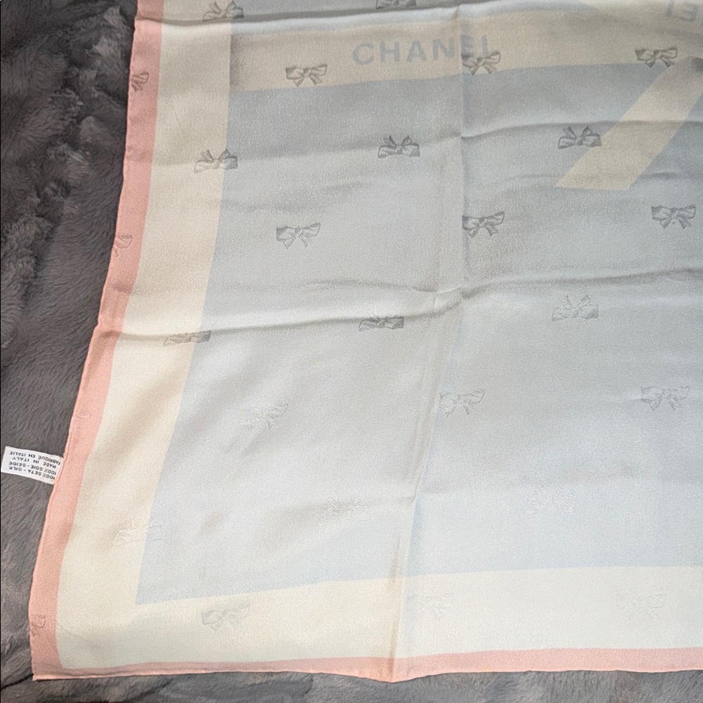 Preloved CHANEL Elegant Cream blue,pink and gray scarf 🧣 color great condition - Picture 6 of 12